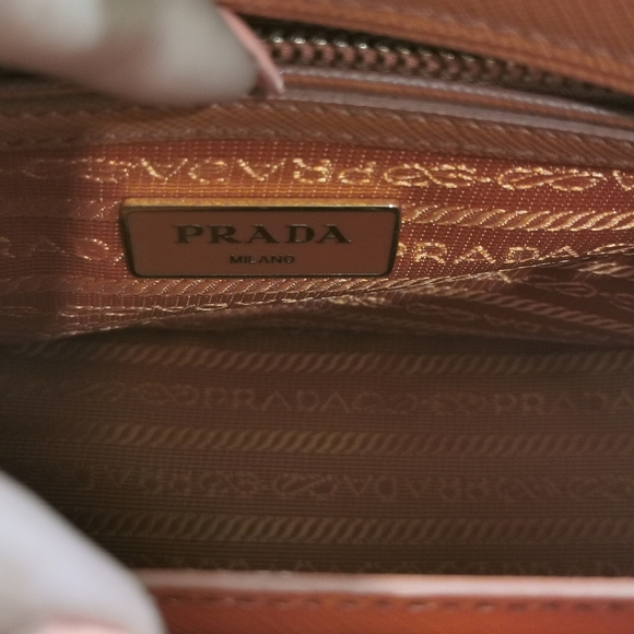 (Sold off PM)100% Authentic Prada Galleria Saffiano leather - Picture 14 of 16